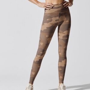 Alo Yoga Camo Vapor High Waist Leggings Taupe Brown Size XS Made in Portugal